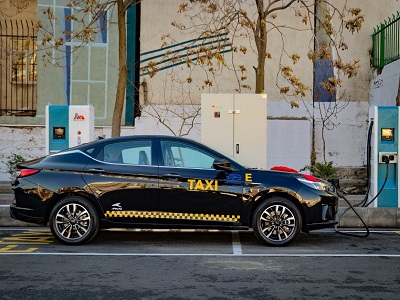 جایگزینی تاکسی های فرسوده تهران با تاکسی های برقی کرمان موتور / ارائه تسهیلات ویژه برای خرید خودرو